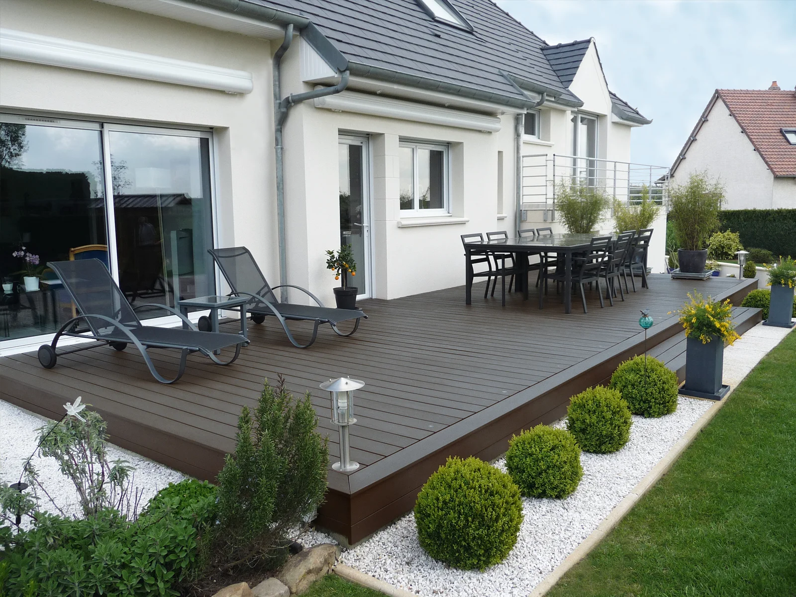 Terrassendielen während der Montage